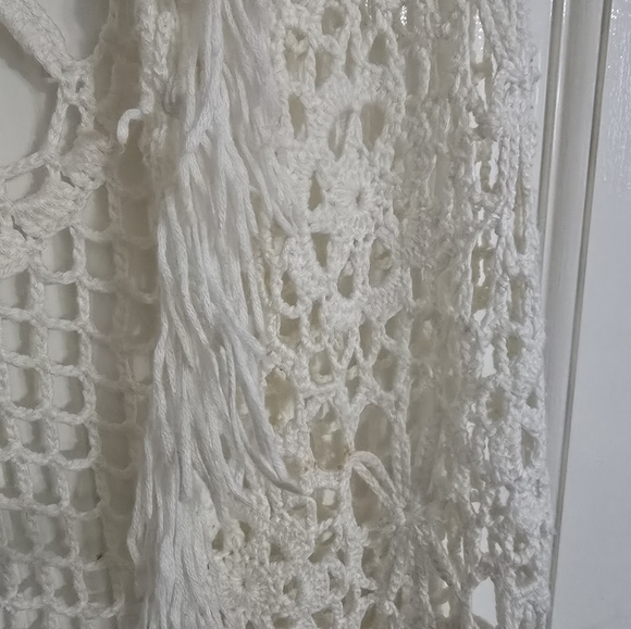 Crocheted vest with fringes size large - Picture 3 of 5